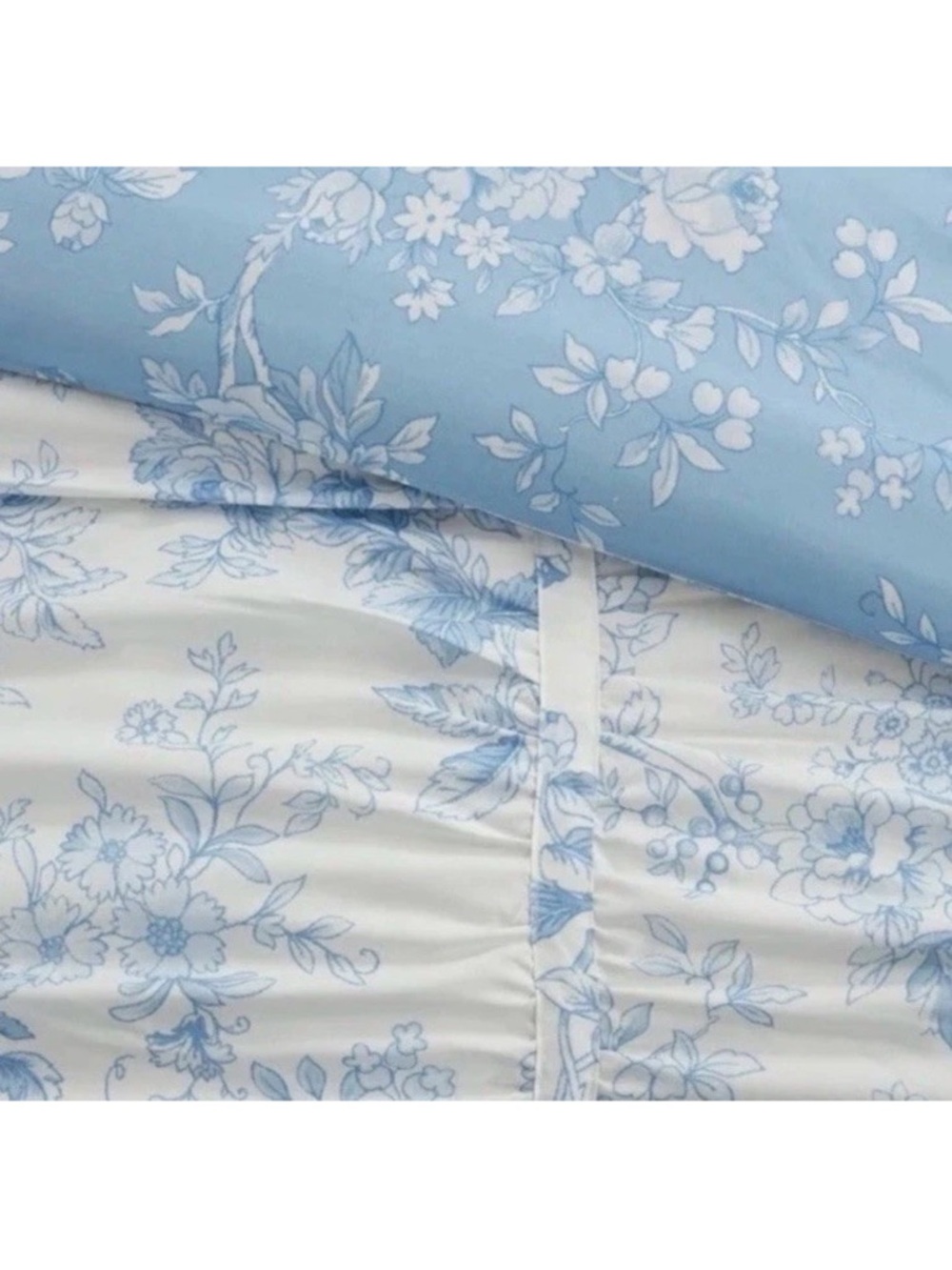 Elegant Blue and White FULL/QUEEN
Comforter ~ Reversible NWT - Picture 2 of 7